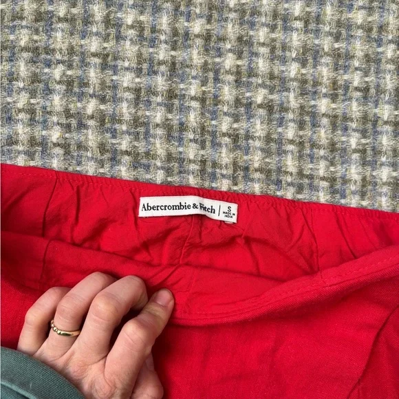 Abercrombie & Fitch Bold Linen Red Skort - Picture 2 of 7